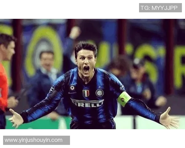 22号球衣的传奇足球明星介绍及其背后故事揭秘