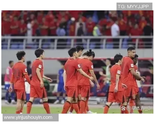 足球球星因激烈对抗踢人瞬间被捕捉,赛场激情与冲突交织成焦点 足球球星因激烈对抗踢人瞬间被捕捉,赛场激情与冲突交织成焦点